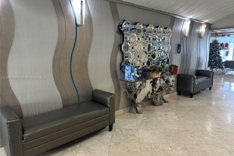 Condominio en alquiler en Hollywood, Florida, 2 dormitorios, 119.57 m2 № 1896262 - foto 3