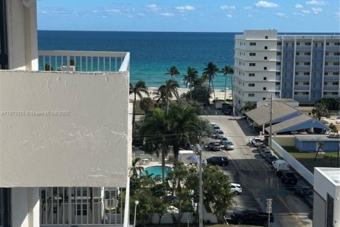 Condominio en alquiler en Hollywood, Florida, 2 dormitorios, 119.57 m2 № 1896262 - foto 16