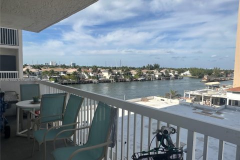 Condominio en alquiler en Hollywood, Florida, 2 dormitorios, 119.57 m2 № 1896262 - foto 24