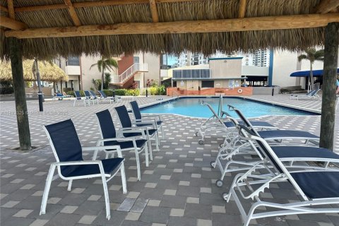 Condominio en alquiler en Hollywood, Florida, 2 dormitorios, 119.57 m2 № 1896262 - foto 22