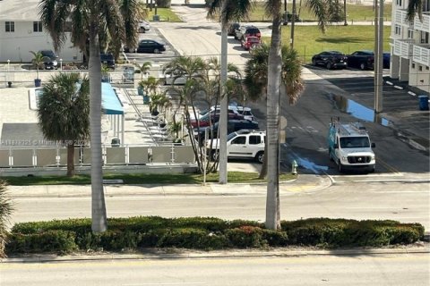 Condominio en alquiler en Hollywood, Florida, 2 dormitorios, 119.57 m2 № 1896262 - foto 18