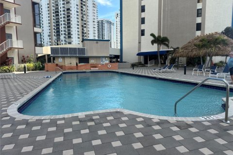 Condominio en alquiler en Hollywood, Florida, 2 dormitorios, 119.57 m2 № 1896262 - foto 10