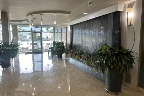 Condominio en alquiler en Hollywood, Florida, 2 dormitorios, 119.57 m2 № 1896262 - foto 4