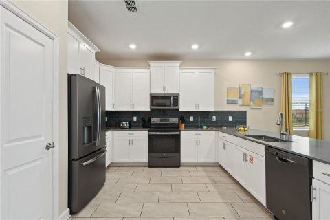 Villa ou maison à louer à Davenport, Floride: 8 chambres, 364.36 m2 № 2387323 - photo 17