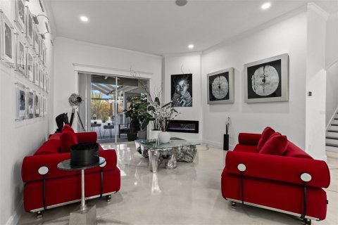 House in Ruskin, Florida 4 bedrooms, 363.99 sq.m. № 2155437 - photo 7
