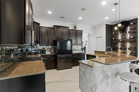 House in Ruskin, Florida 4 bedrooms, 363.99 sq.m. № 2155437 - photo 19
