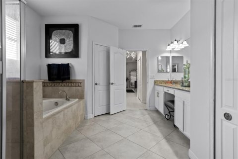 House in Ruskin, Florida 4 bedrooms, 363.99 sq.m. № 2155437 - photo 12