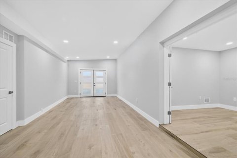 Villa ou maison à vendre à Tampa, Floride: 5 chambres, 230.12 m2 № 2141935 - photo 9