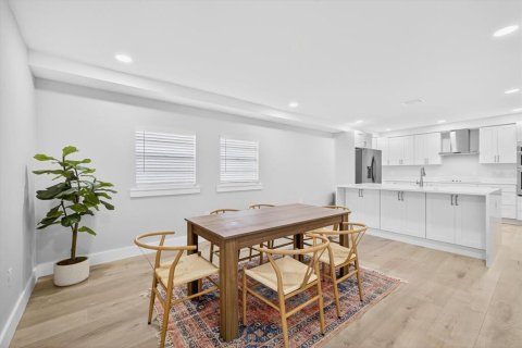 Villa ou maison à vendre à Tampa, Floride: 5 chambres, 230.12 m2 № 2141935 - photo 2
