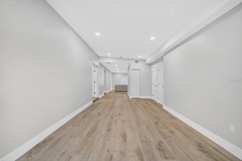 Villa ou maison à vendre à Tampa, Floride: 5 chambres, 230.12 m2 № 2141935 - photo 8