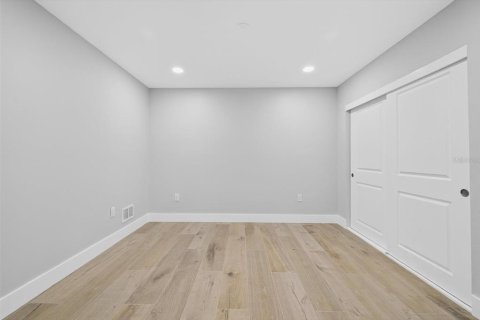 Villa ou maison à vendre à Tampa, Floride: 5 chambres, 230.12 m2 № 2141935 - photo 10