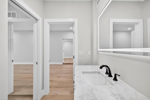 Villa ou maison à vendre à Tampa, Floride: 5 chambres, 230.12 m2 № 2141935 - photo 15