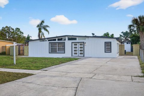 Villa ou maison à Tampa, Floride 5 chambres, 230.12 m2 № 2141935