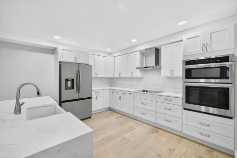 Villa ou maison à vendre à Tampa, Floride: 5 chambres, 230.12 m2 № 2141935 - photo 4