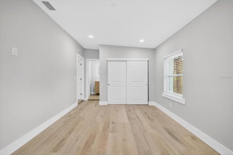 Villa ou maison à vendre à Tampa, Floride: 5 chambres, 230.12 m2 № 2141935 - photo 13