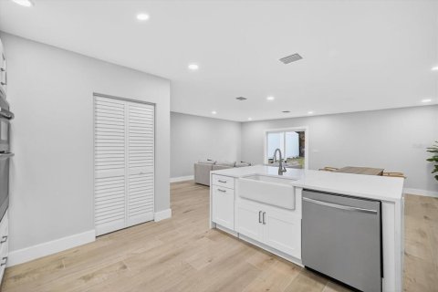 Villa ou maison à vendre à Tampa, Floride: 5 chambres, 230.12 m2 № 2141935 - photo 20