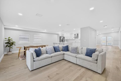 Villa ou maison à vendre à Tampa, Floride: 5 chambres, 230.12 m2 № 2141935 - photo 3