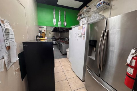 Commercial property in Hialeah, Florida № 1834258 - photo 6