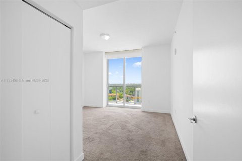 Condo in Miami, Florida, 2 bedrooms  № 2022811 - photo 7