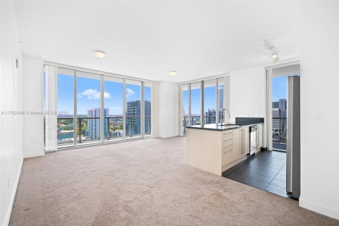 Condo in Miami, Florida, 2 bedrooms  № 2022811 - photo 3