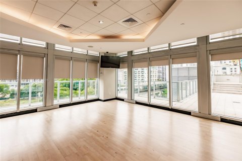 Condo in Miami, Florida, 2 bedrooms  № 2022811 - photo 26