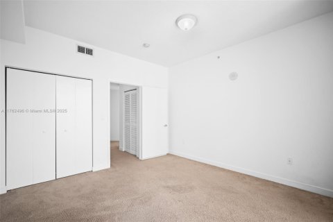 Condo in Miami, Florida, 2 bedrooms  № 2022811 - photo 14