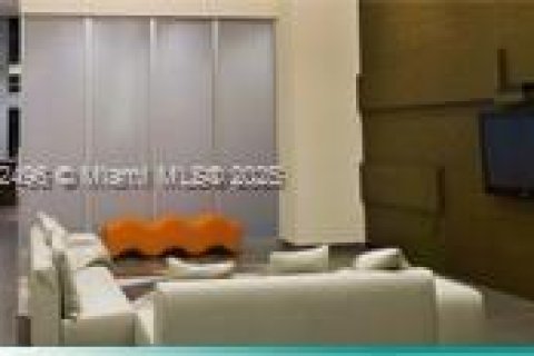 Condo in Miami, Florida, 2 bedrooms  № 2022811 - photo 27