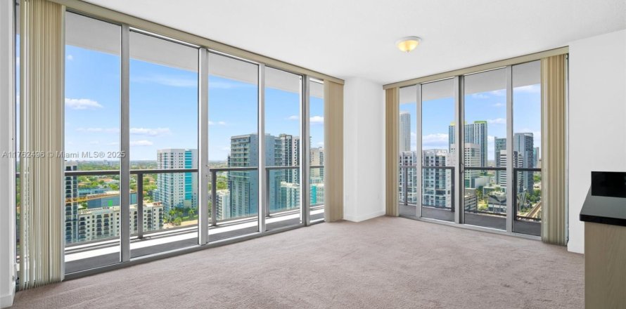 Condo in Miami, Florida, 2 bedrooms  № 2022811
