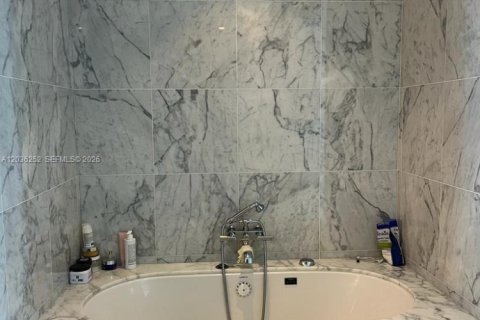 Copropriété à louer à Sunny Isles Beach, Floride: 2 chambres, 145.95 m2 № 2084270 - photo 13