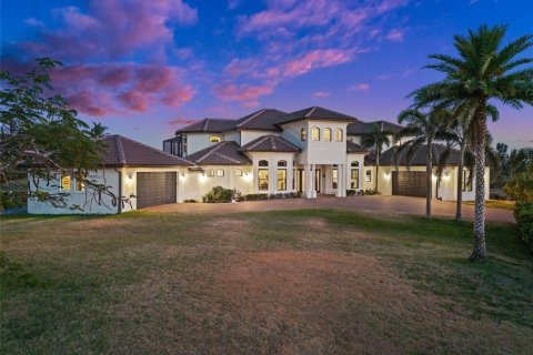 House in Port Charlotte, Florida 4 bedrooms, 483.65 sq.m. № 1662850 - photo 1