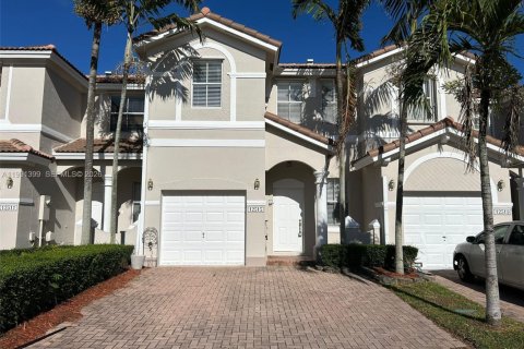 Townhouse in Miami, Florida 4 bedrooms, 166.57 sq.m. № 2055780