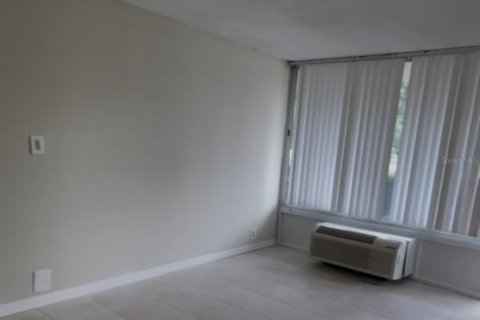 Apartamento en alquiler en Orlando, Florida, 2 habitaciones, 25.64 m2 № 1919825 - foto 3