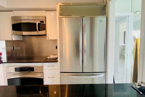 Condo in Bal Harbour, Florida, 2 bedrooms  № 1999432 - photo 14