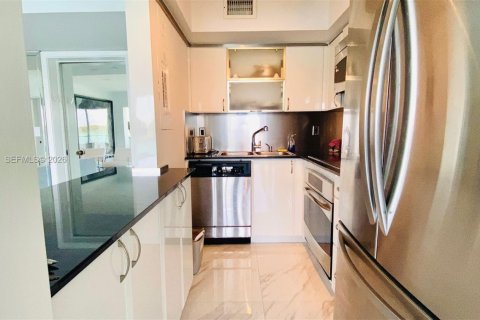 Condo in Bal Harbour, Florida, 2 bedrooms  № 1999432 - photo 20