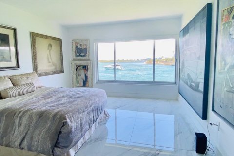 Condo in Bal Harbour, Florida, 2 bedrooms  № 1999432 - photo 3