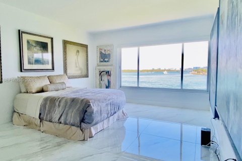 Condo in Bal Harbour, Florida, 2 bedrooms  № 1999432 - photo 16