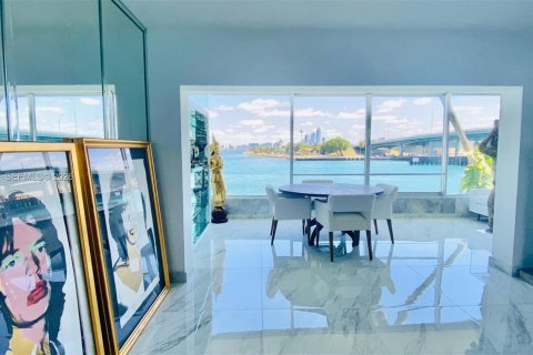 Condo in Bal Harbour, Florida, 2 bedrooms  № 1999432 - photo 4