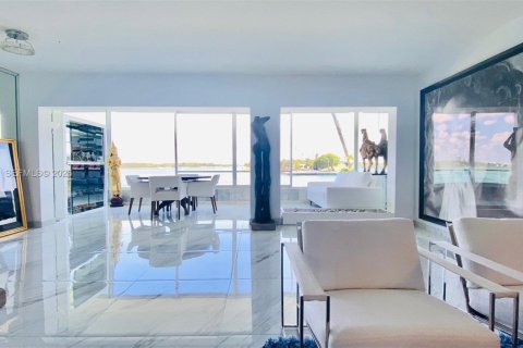 Condo in Bal Harbour, Florida, 2 bedrooms  № 1999432 - photo 21