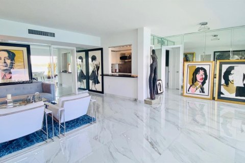 Condo in Bal Harbour, Florida, 2 bedrooms  № 1999432 - photo 8