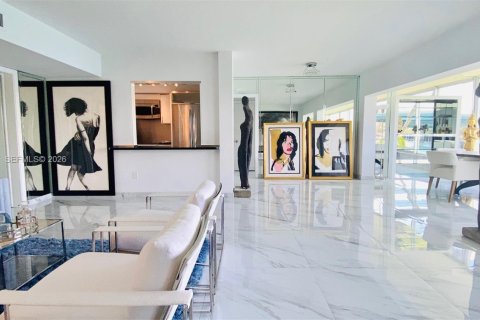 Condo in Bal Harbour, Florida, 2 bedrooms  № 1999432 - photo 9