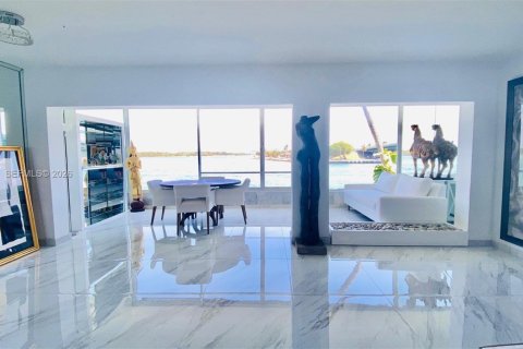 Condo in Bal Harbour, Florida, 2 bedrooms  № 1999432 - photo 7