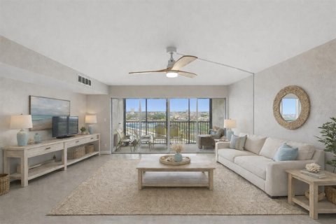 Condo in Treasure Island, Florida, 2 bedrooms  № 2225278 - photo 19