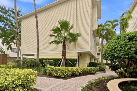 Adosado en venta en Tampa, Florida, 4 dormitorios, 211.91 m2 № 2321626 - foto 3