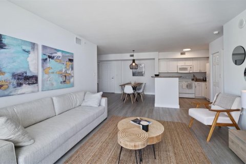 Купить кондоминиум в Майами, Флорида 2 спальни, 105.91м2, № 2189265 - фото 10