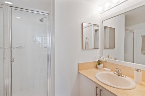 Купить кондоминиум в Майами, Флорида 2 спальни, 105.91м2, № 2189265 - фото 15