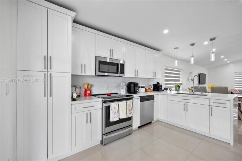 Villa ou maison à vendre à Miami, Floride: 3 chambres, 127.18 m2 № 2241429 - photo 17