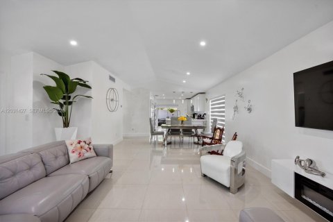 Villa ou maison à vendre à Miami, Floride: 3 chambres, 127.18 m2 № 2241429 - photo 8