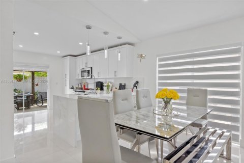 Villa ou maison à vendre à Miami, Floride: 3 chambres, 127.18 m2 № 2241429 - photo 11