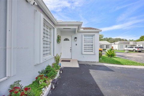 Villa ou maison à vendre à Miami, Floride: 3 chambres, 127.18 m2 № 2241429 - photo 2