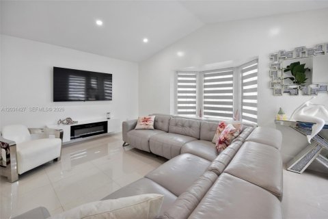Villa ou maison à vendre à Miami, Floride: 3 chambres, 127.18 m2 № 2241429 - photo 6